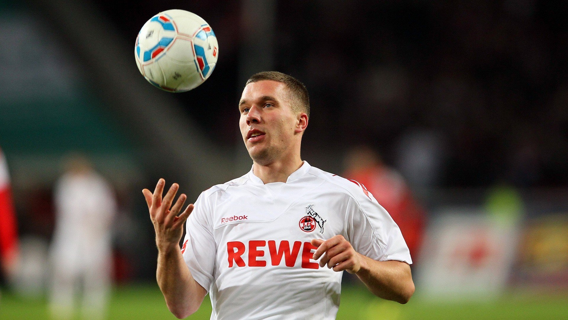 九游体育-利物浦观众热烈欢呼！，Ming迎来十五赛季出色发挥热度持续攀升